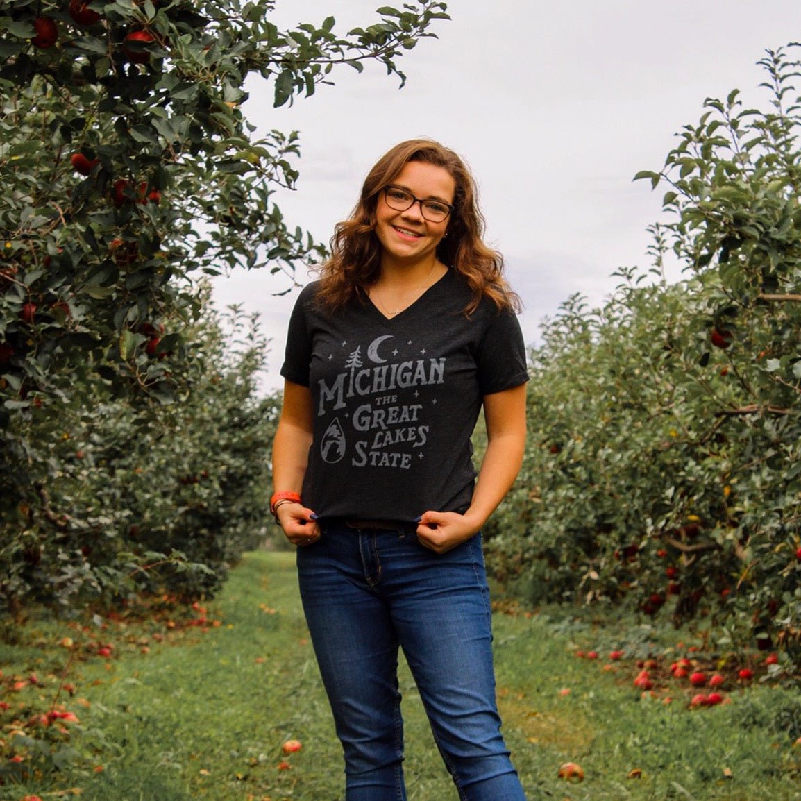 Ladies Relaxed V-Neck Michigan Vintage Font - Heather Black